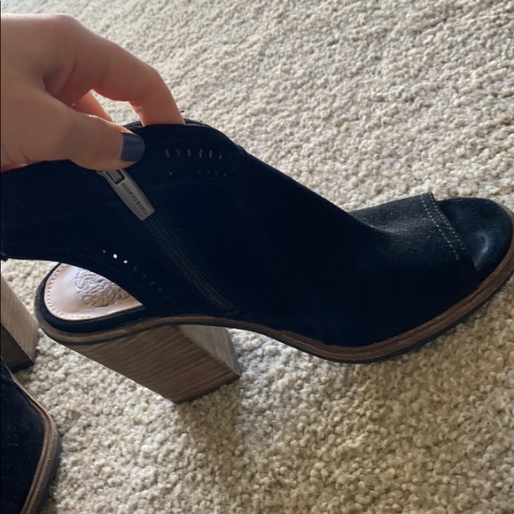 Open toe booties - Picture 3 of 3